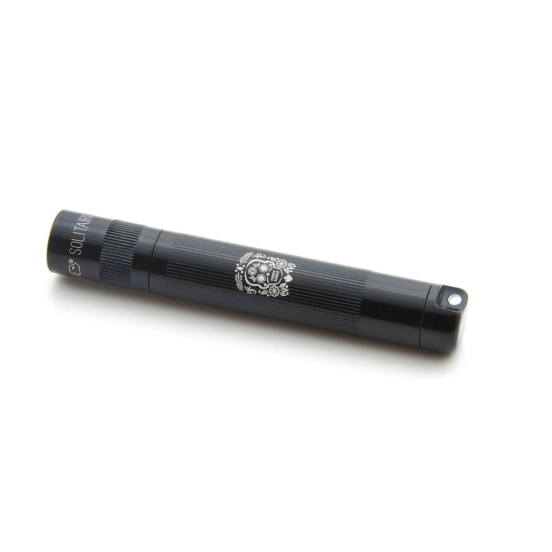 maglite-solitaire-taschenlampe-1xaaa-schwarz-sugar-skull image 3