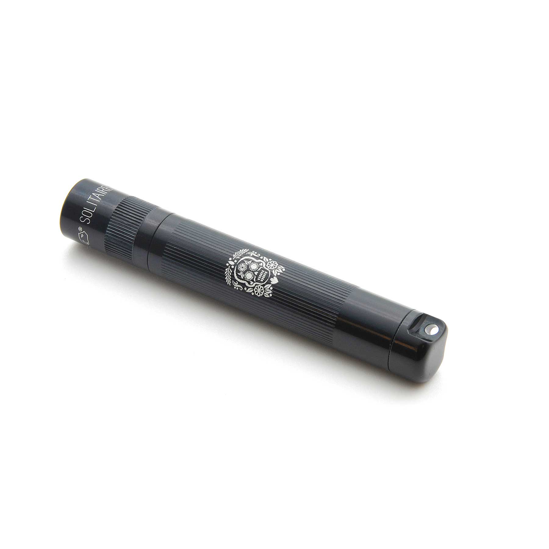 maglite-solitaire-taschenlampe-1xaaa-schwarz-sugar-skull image 4