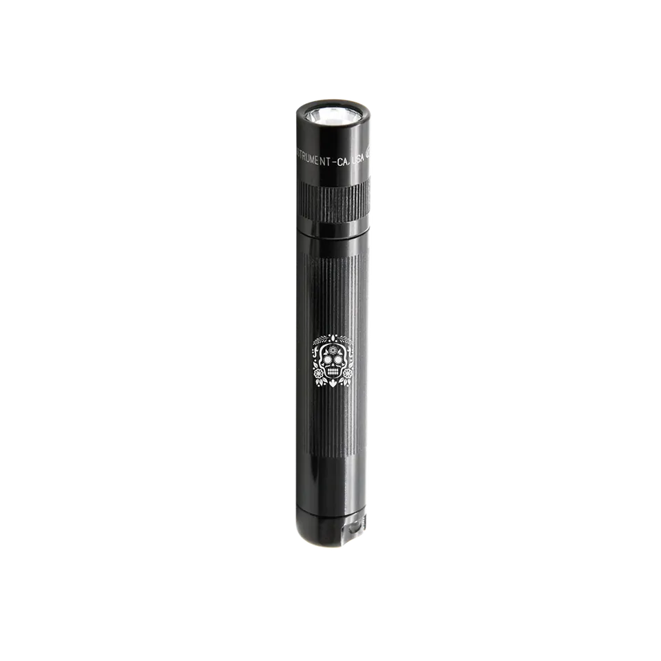 maglite-solitaire-taschenlampe-1xaaa-schwarz-sugar-skull image 1
