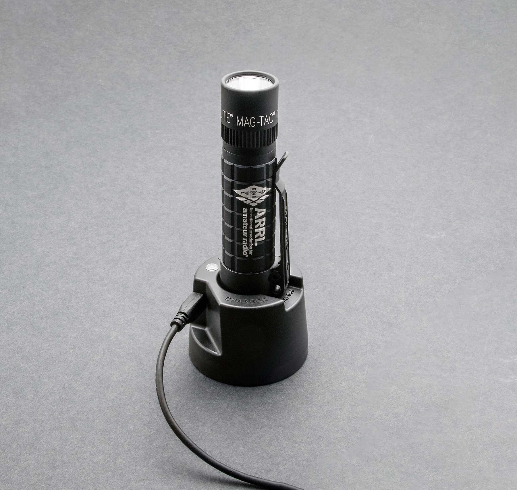 mag-lite-mag-tac-led-akku-taschenlampe-arrl-mit-ladeschale image 4